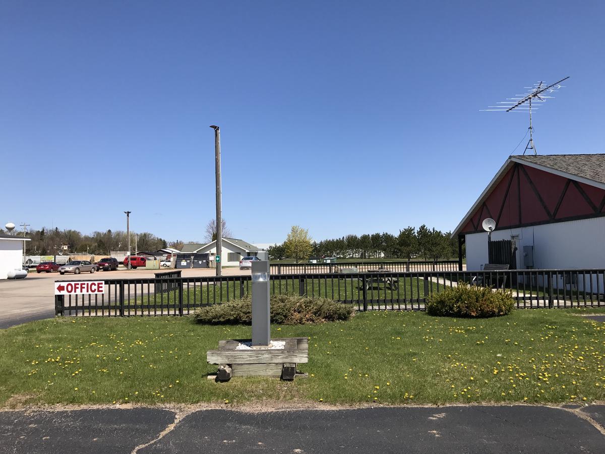 Exxon Quik Stop & Motel Wausaukee Luaran gambar