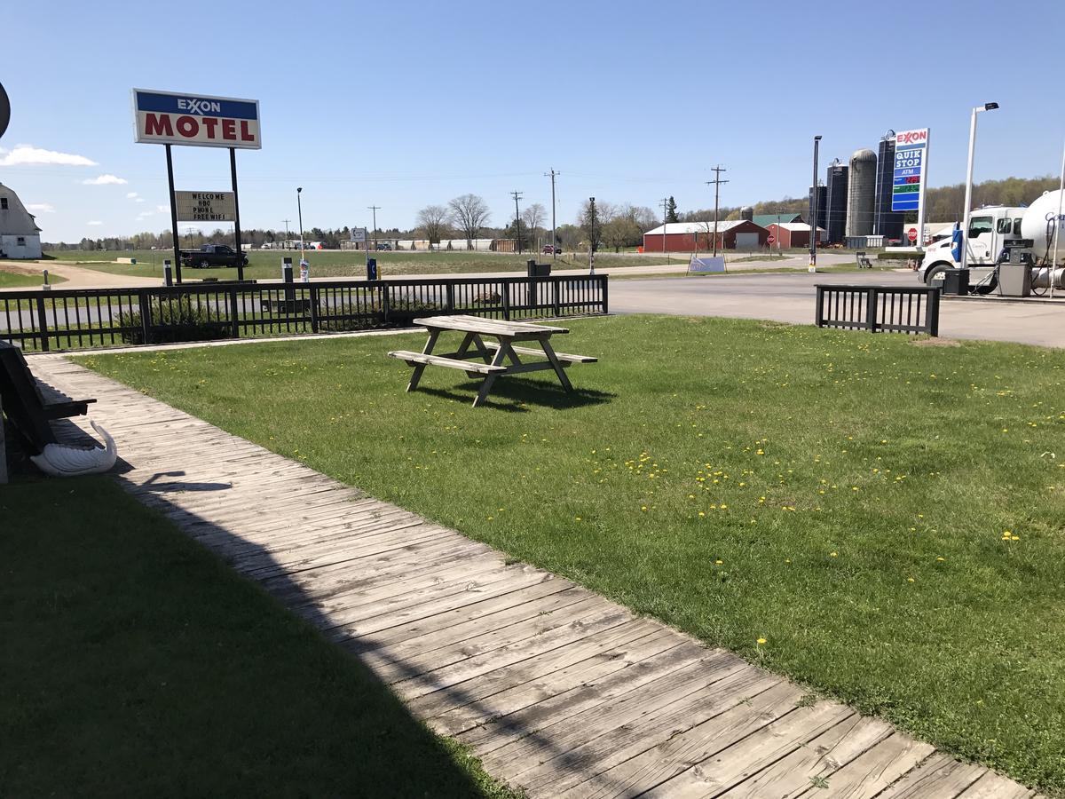 Exxon Quik Stop & Motel Wausaukee Luaran gambar